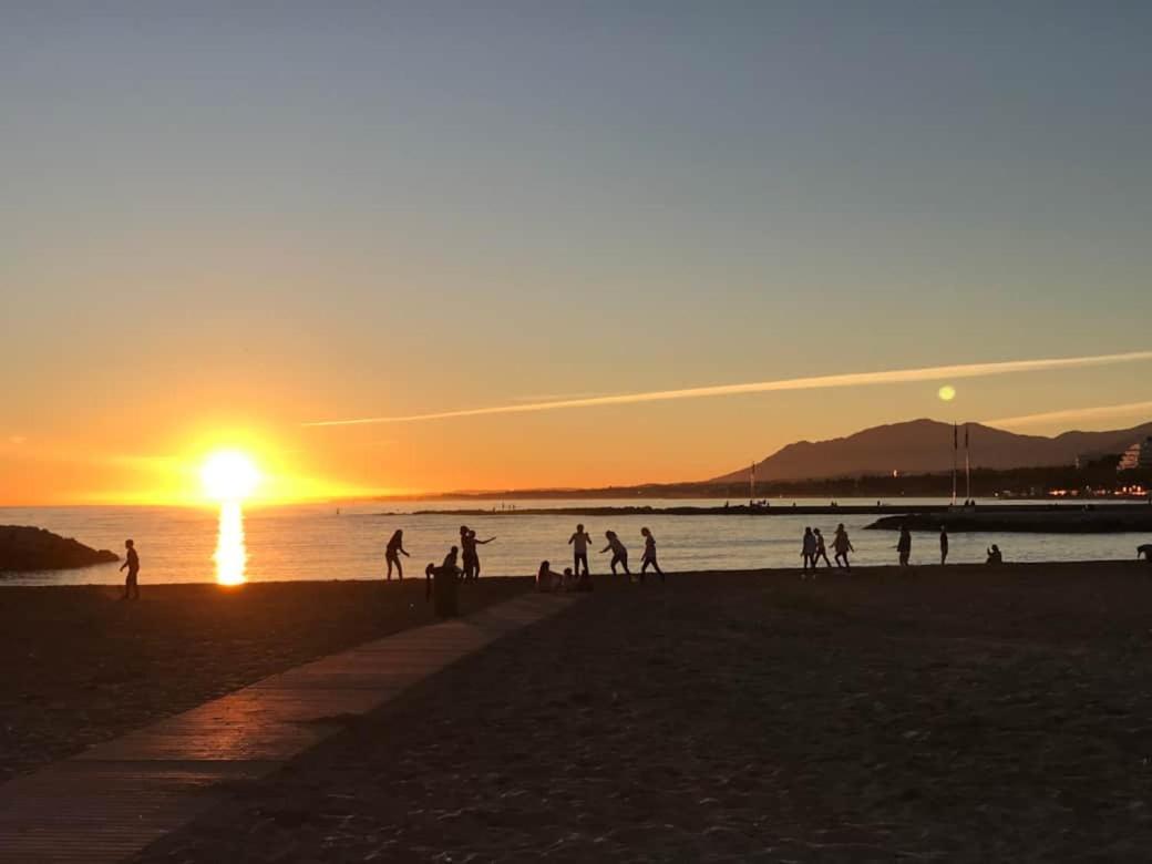 Marbella Beachfront Apartment ภายนอก รูปภาพ