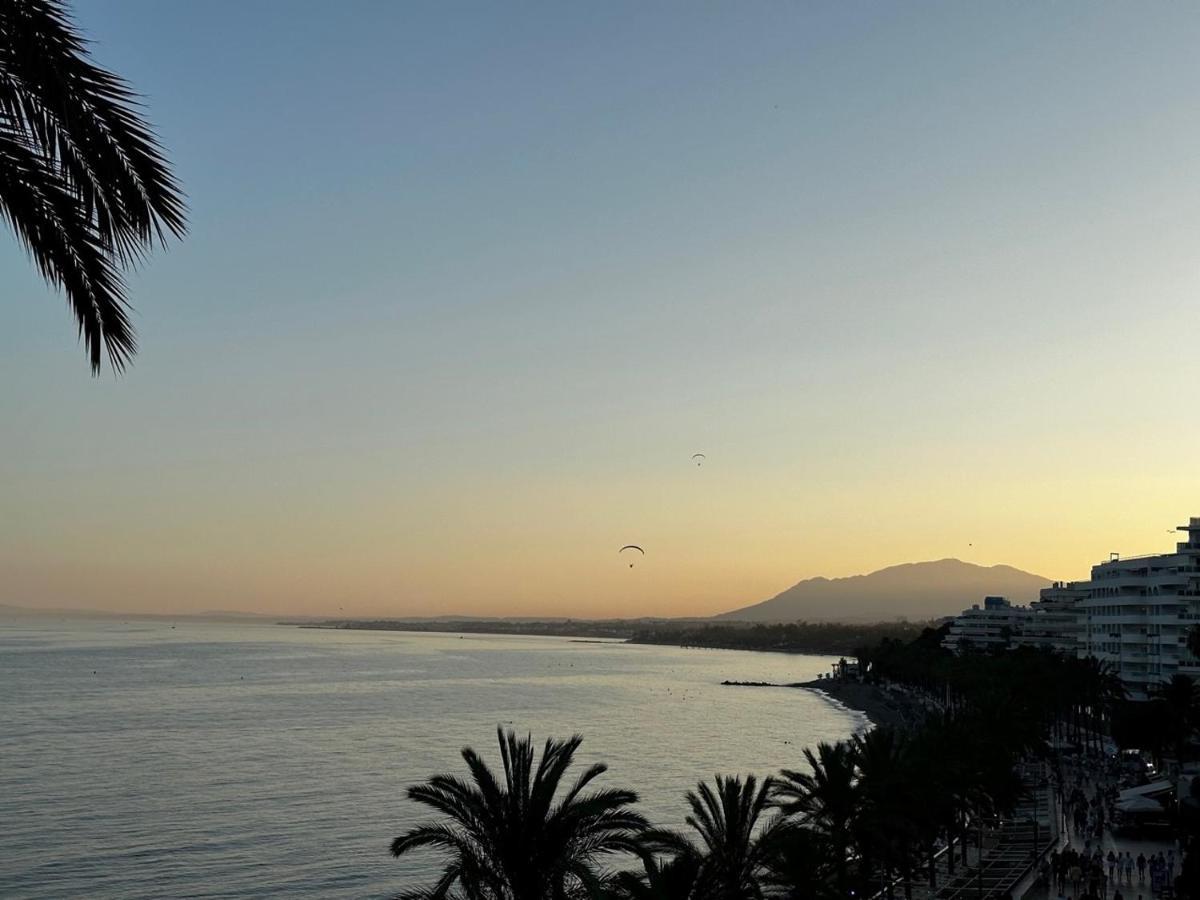 Marbella Beachfront Apartment ภายนอก รูปภาพ
