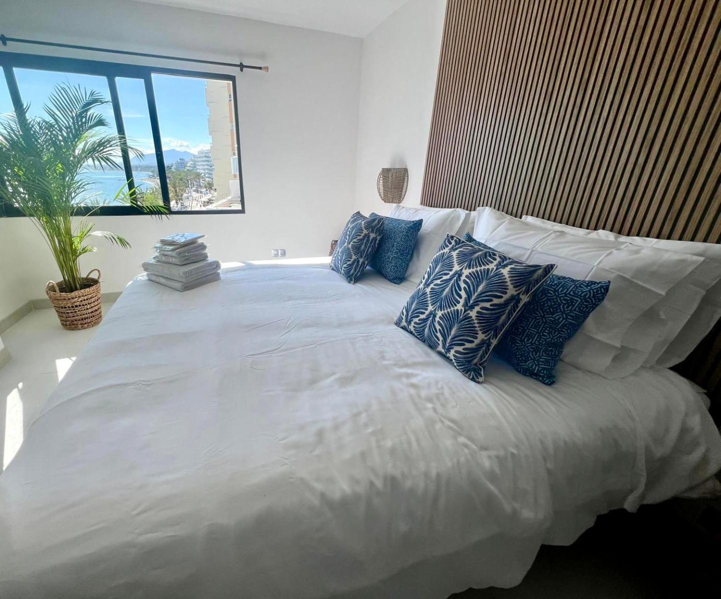 Marbella Beachfront Apartment ภายนอก รูปภาพ