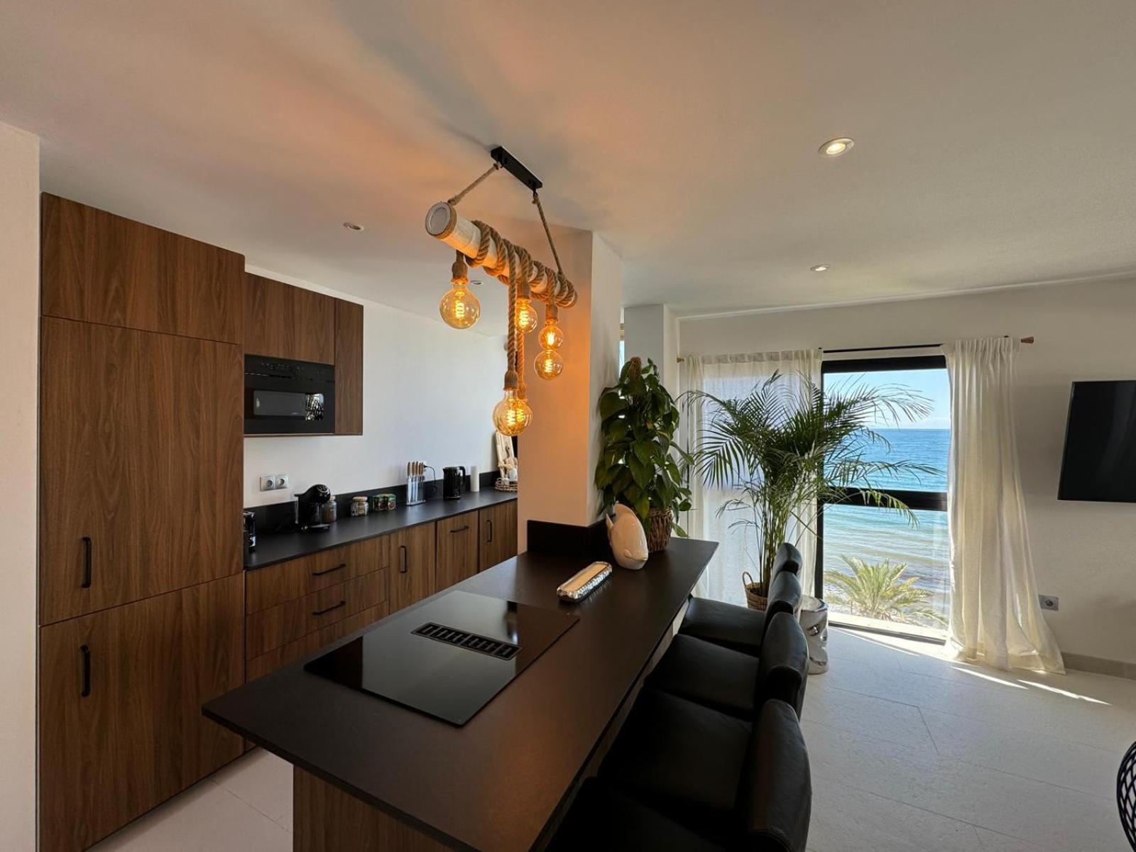 Marbella Beachfront Apartment ภายนอก รูปภาพ