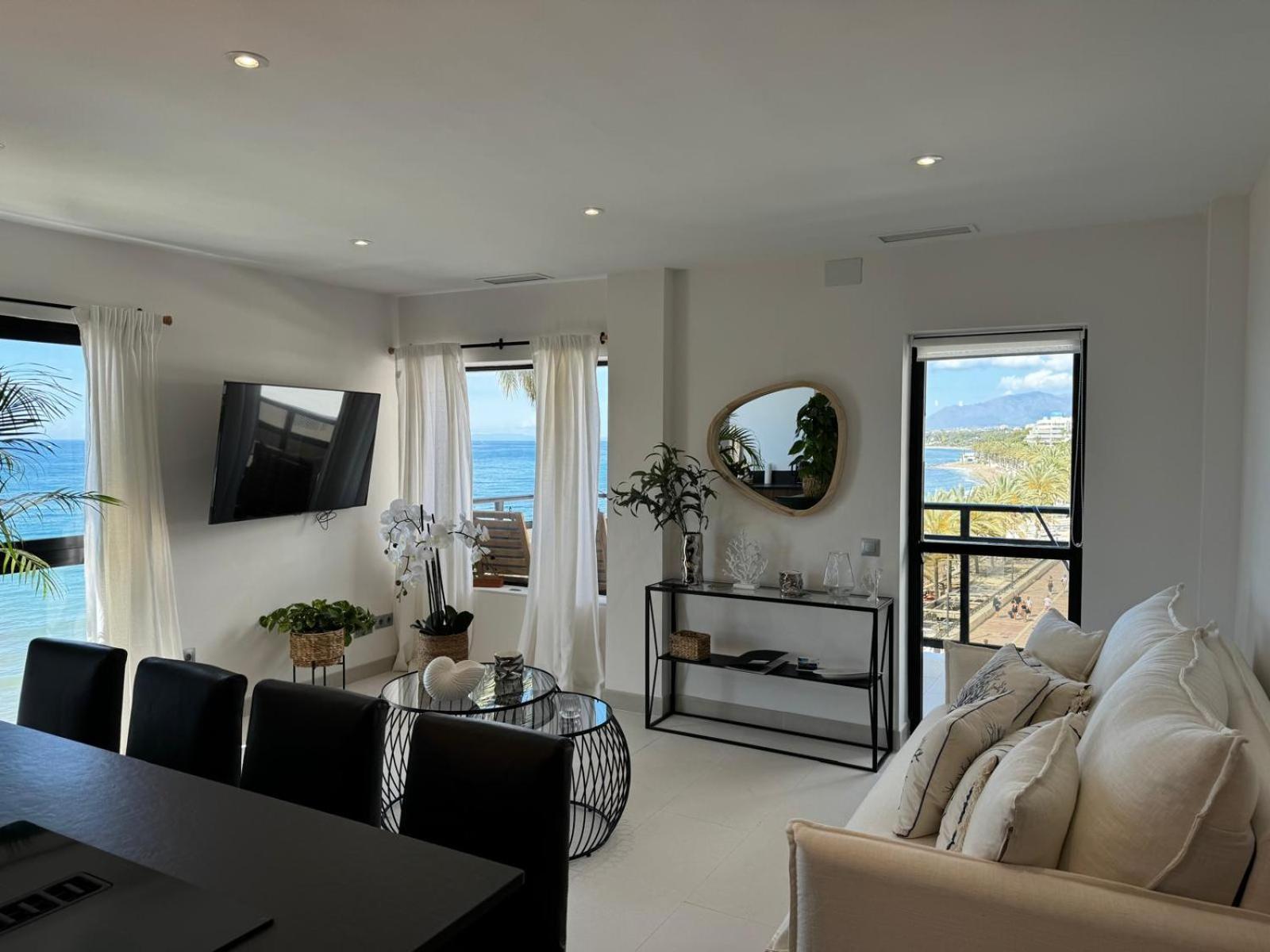 Marbella Beachfront Apartment ภายนอก รูปภาพ